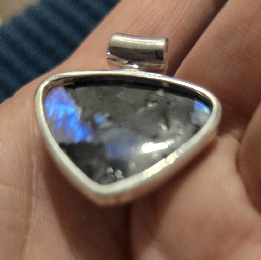Moonstone and Quartz sterling silver pendant with Obsidian accent - Picture 5 of 9